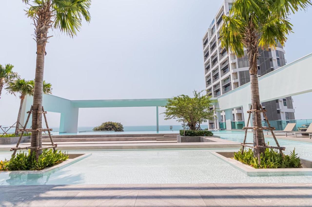 Aeras Beachfront Condominium Praia de Jomtien Exterior foto