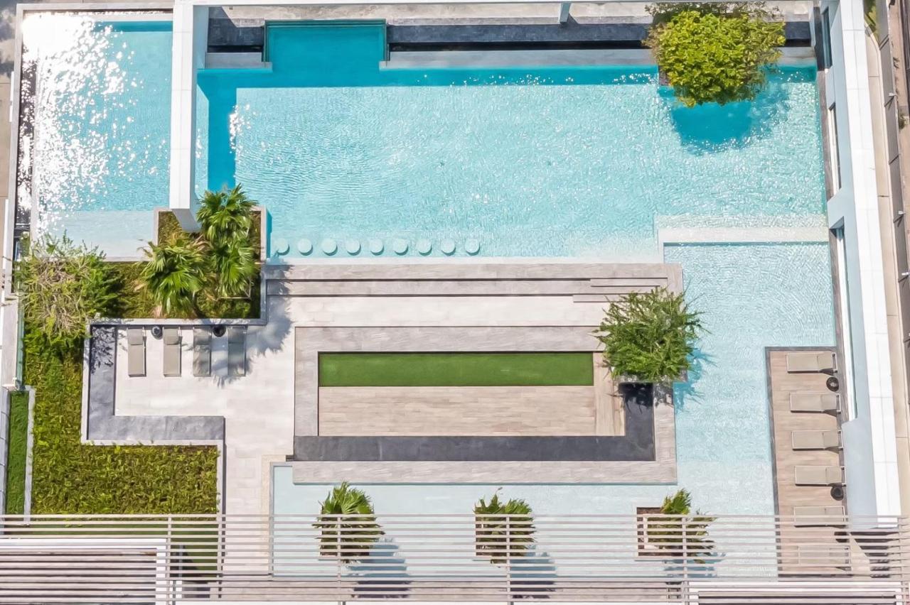 Aeras Beachfront Condominium Praia de Jomtien Exterior foto