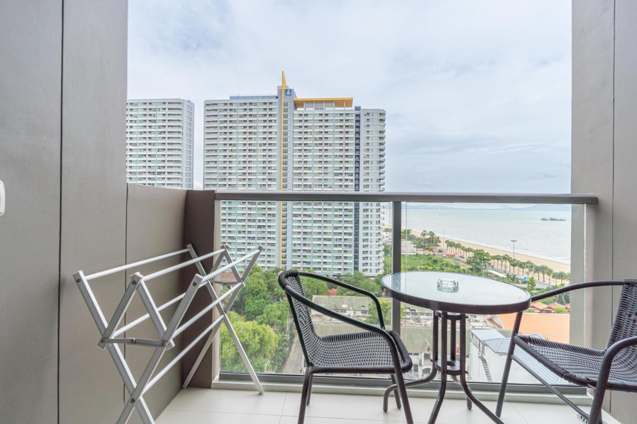 Aeras Beachfront Condominium Praia de Jomtien Exterior foto