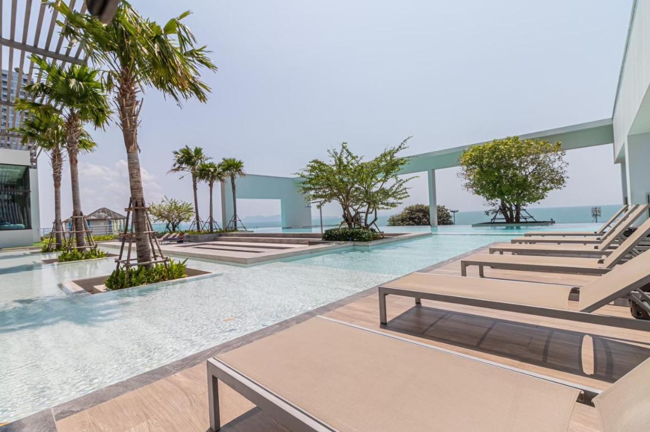 Aeras Beachfront Condominium Praia de Jomtien Exterior foto