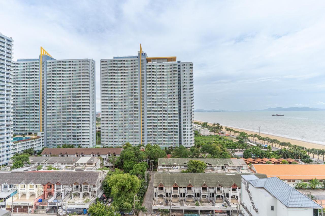 Aeras Beachfront Condominium Praia de Jomtien Exterior foto