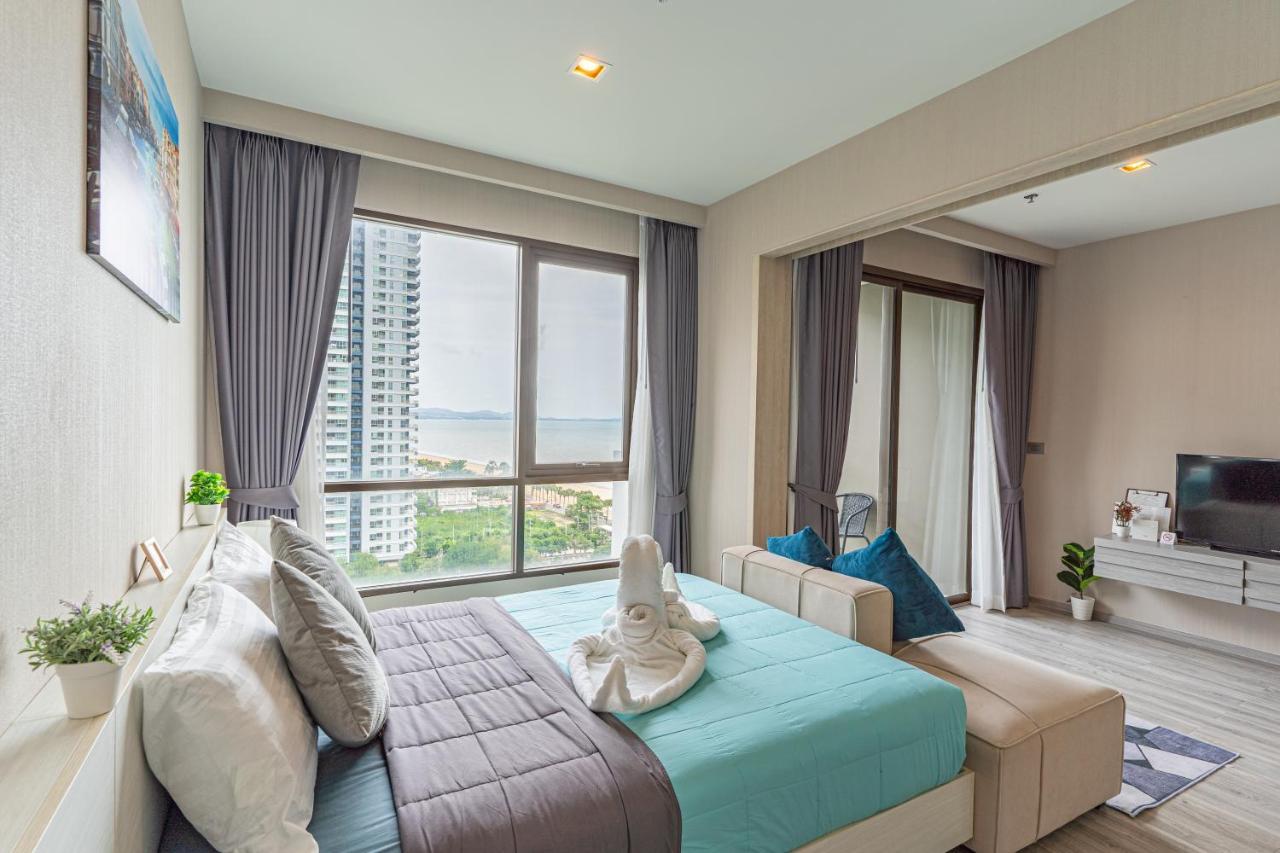 Aeras Beachfront Condominium Praia de Jomtien Exterior foto