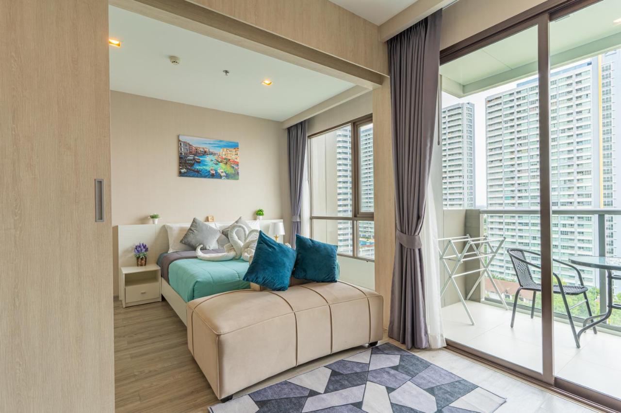 Aeras Beachfront Condominium Praia de Jomtien Exterior foto