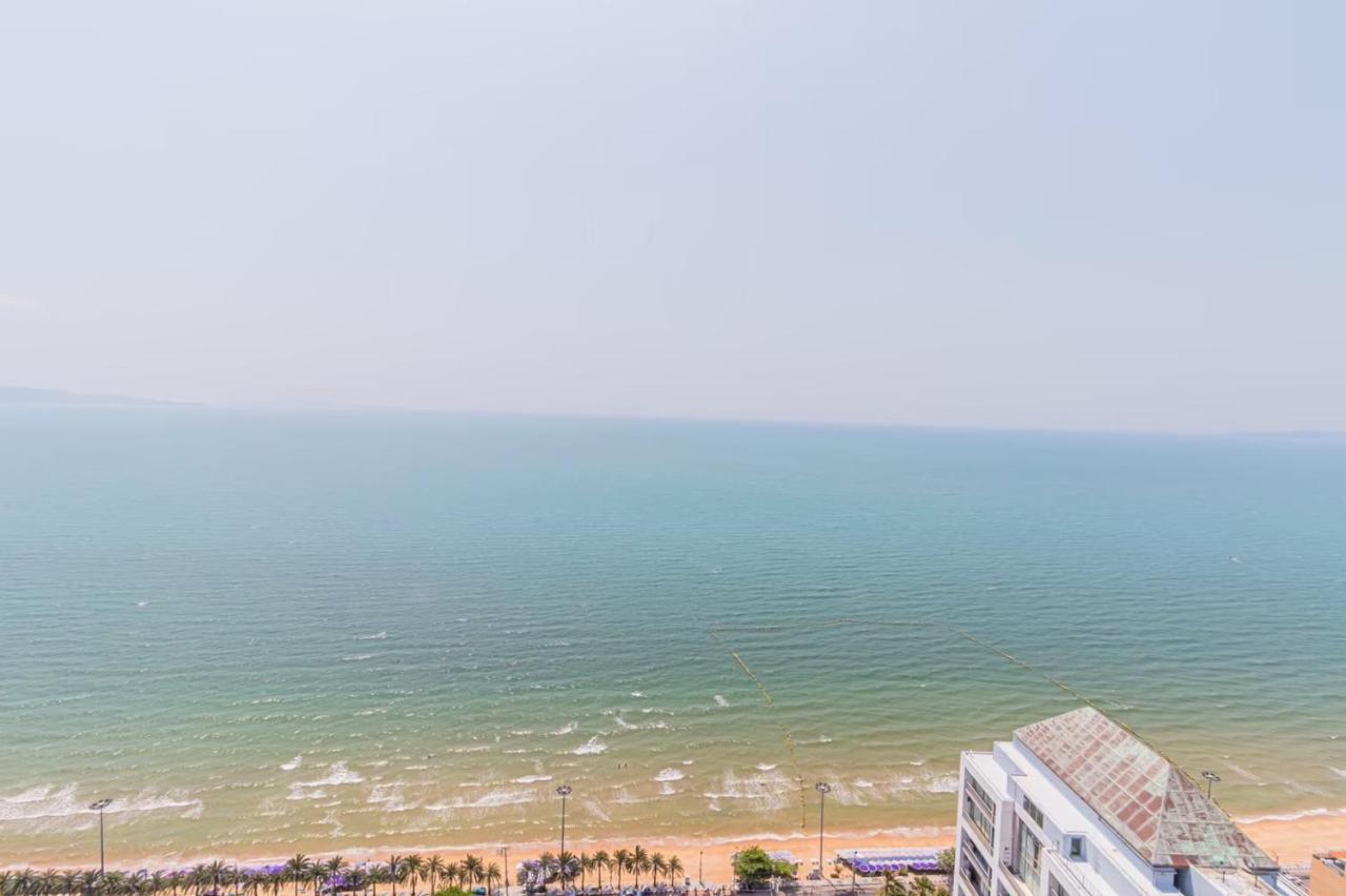 Aeras Beachfront Condominium Praia de Jomtien Exterior foto